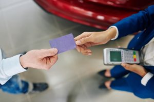 Cum se calculează garanția și ce înseamnă blocarea pe card în închirierile auto garanția la închirieri auto